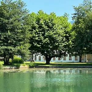 les-lodges-du-lac.hotels-rhonealpes.com/